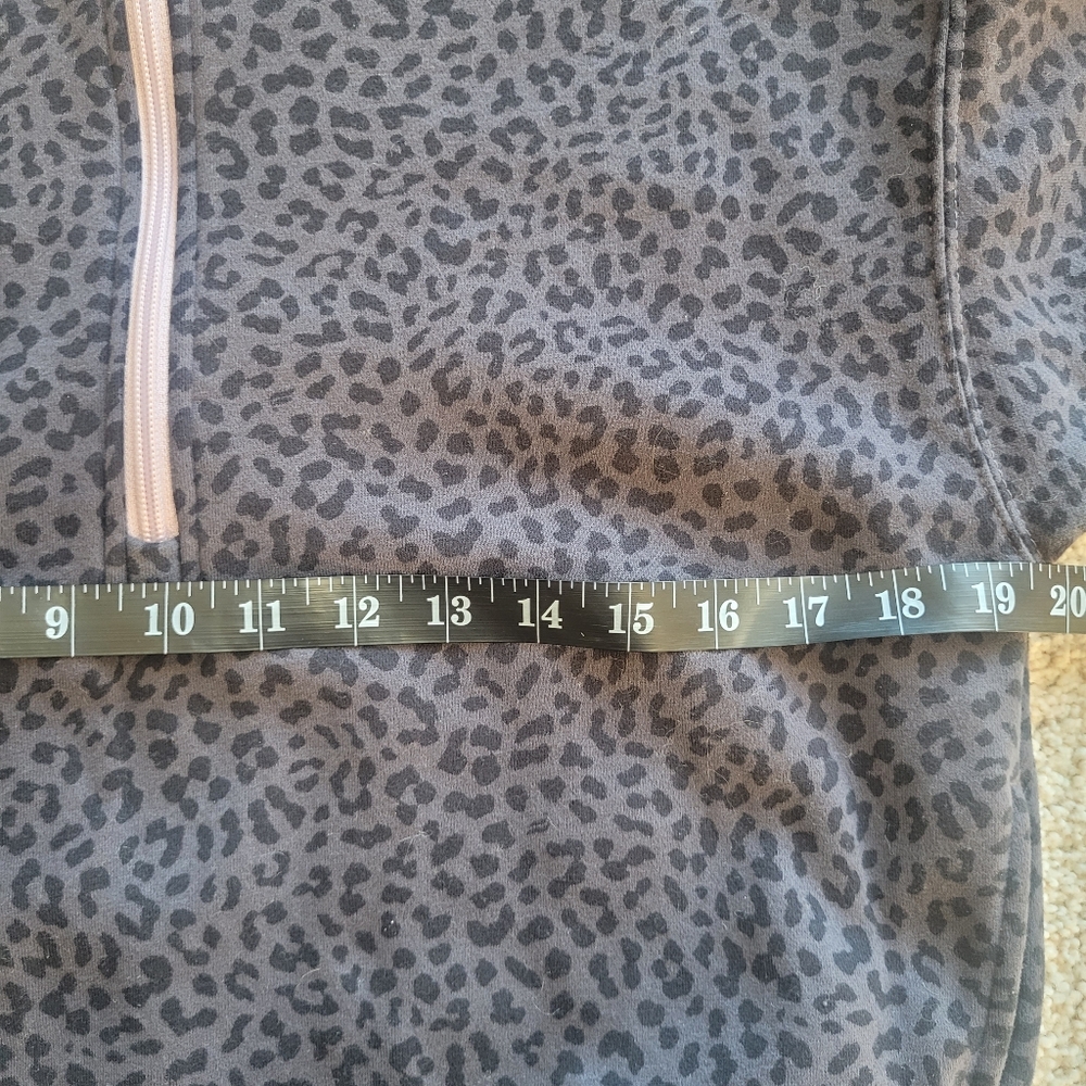 Fabletics Forever Fleece Lined 1/2 zip Comfy Leopard Gray Sweatshirt Small - Picture 7 of 9